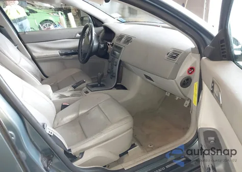 2005 Volvo S40 2.4I from USA, damaged, VIN YV1MS382352109304